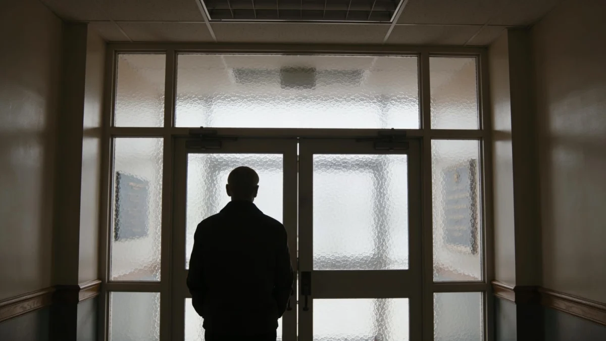 Иностранец, получающий правовую поддержку в процессе Миграционной службы